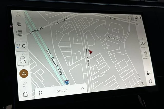 New 2026 Borasco Grey Land Rover SE image 17