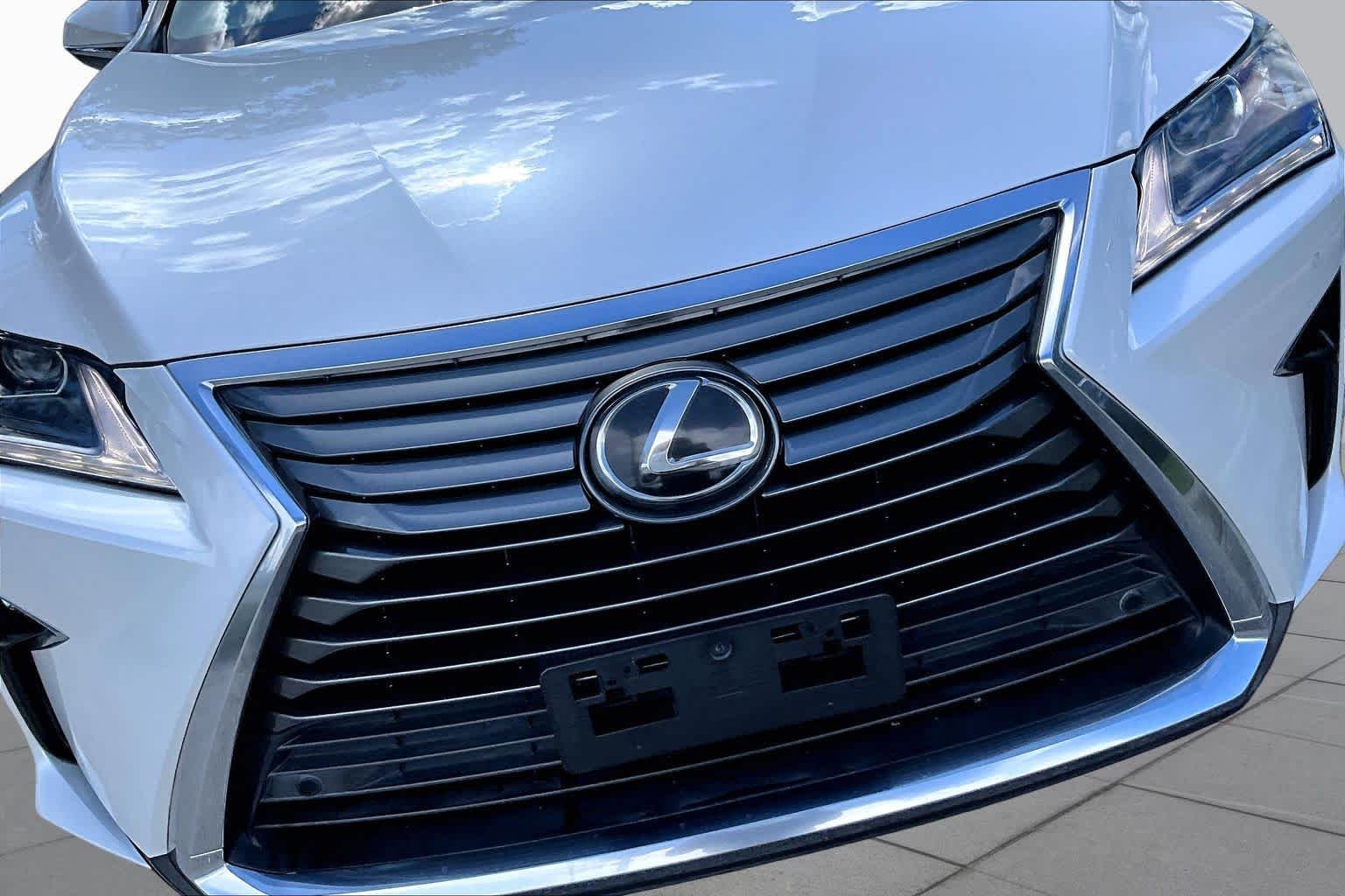 Used 2019 Eminent White Pearl Lexus  image 30
