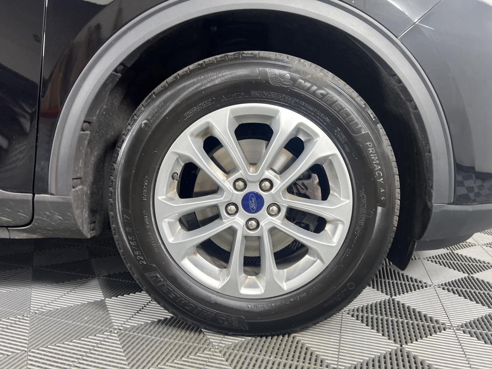 Used 2022 Agate Black Ford SE image 13