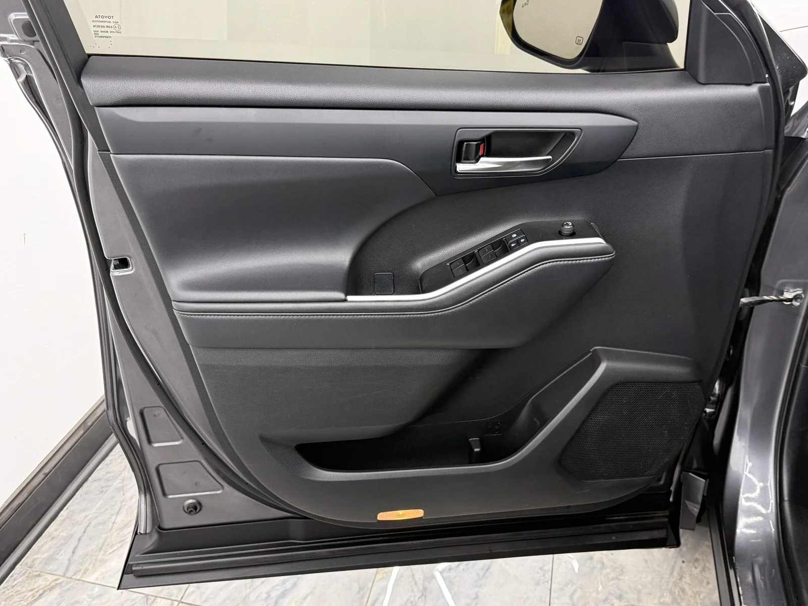 Used 2022 Magnetic Gray Metallic Toyota Hybrid XLE AWD image 32