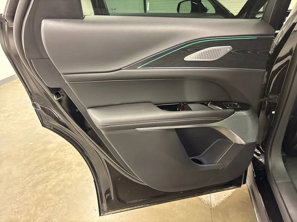 2025 Cadillac LYRIQ Luxury 2 - Photo 35