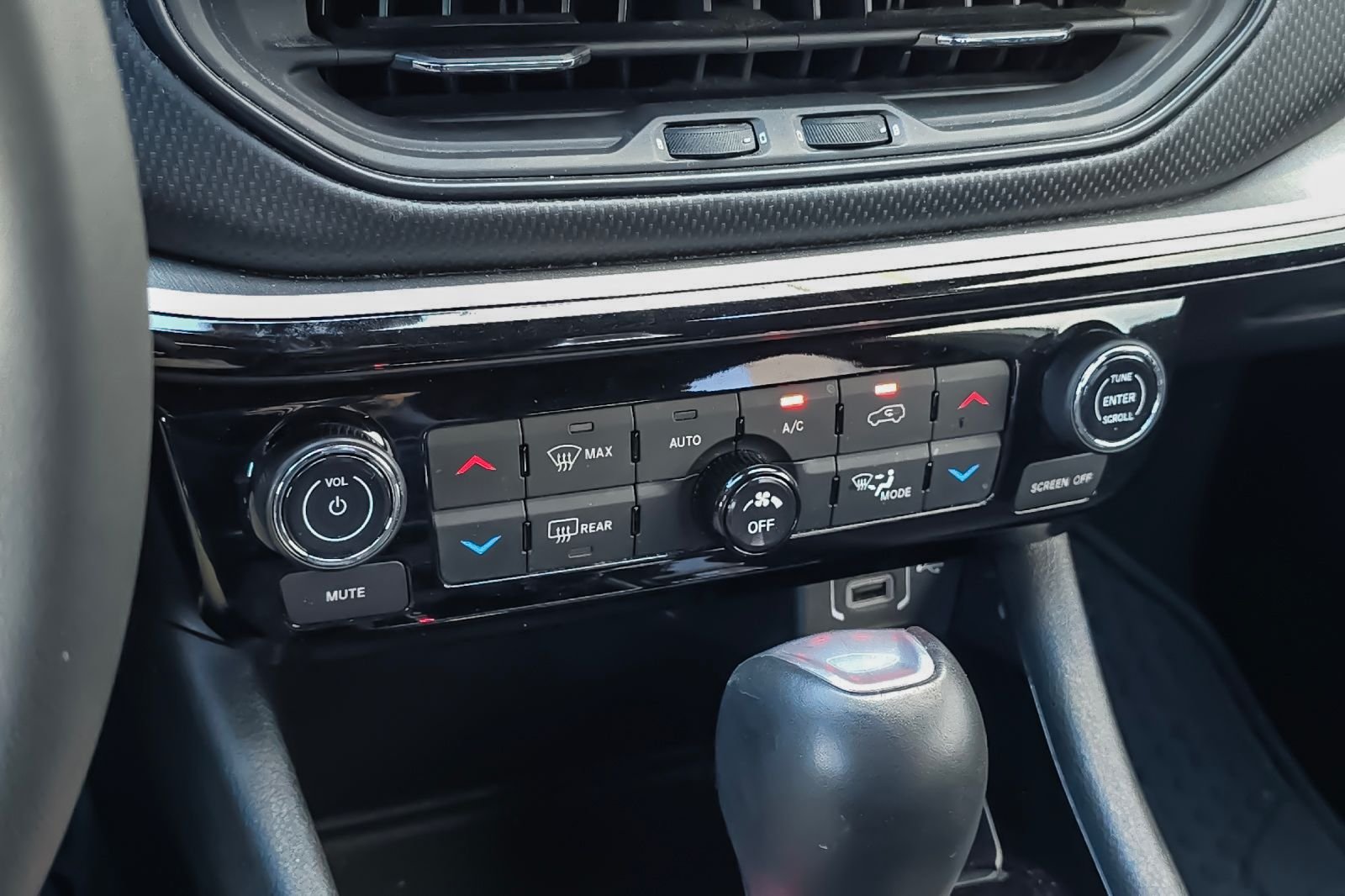 Used 2025 Silver Jeep Trailhawk image 19