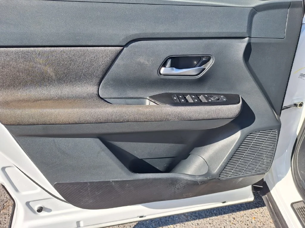 Used 2025 White Nissan SV image 28