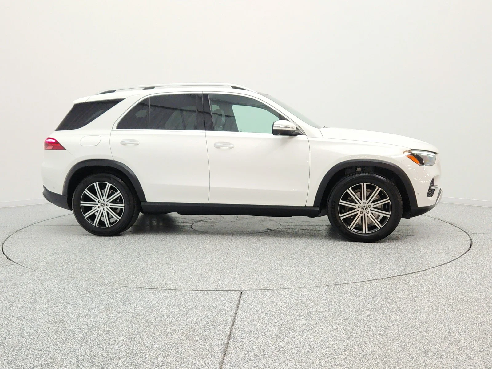 Certified Used 2024 Polar White Mercedes-Benz GLE 350 4MATIC® SUV image 4