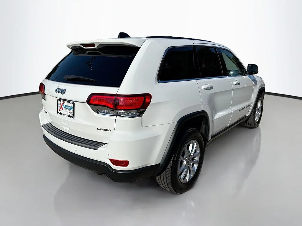 Used 2022 Bright White Clearcoat Jeep Laredo E image 7