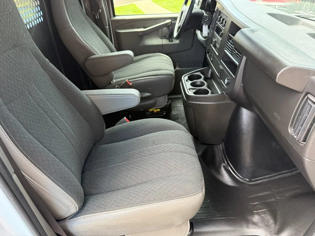 Used 2025 Summit White GMC Work Van image 21