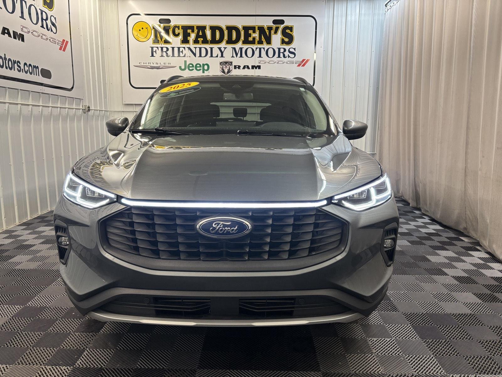 Used 2025 Carbonized Gray Metallic Ford Platinum image 10