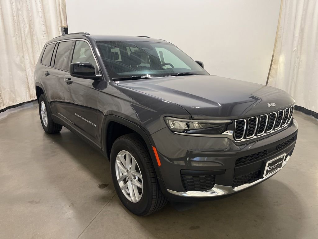 Used 2025 Baltic Gray Metallic Clearcoat Jeep Laredo X image 1
