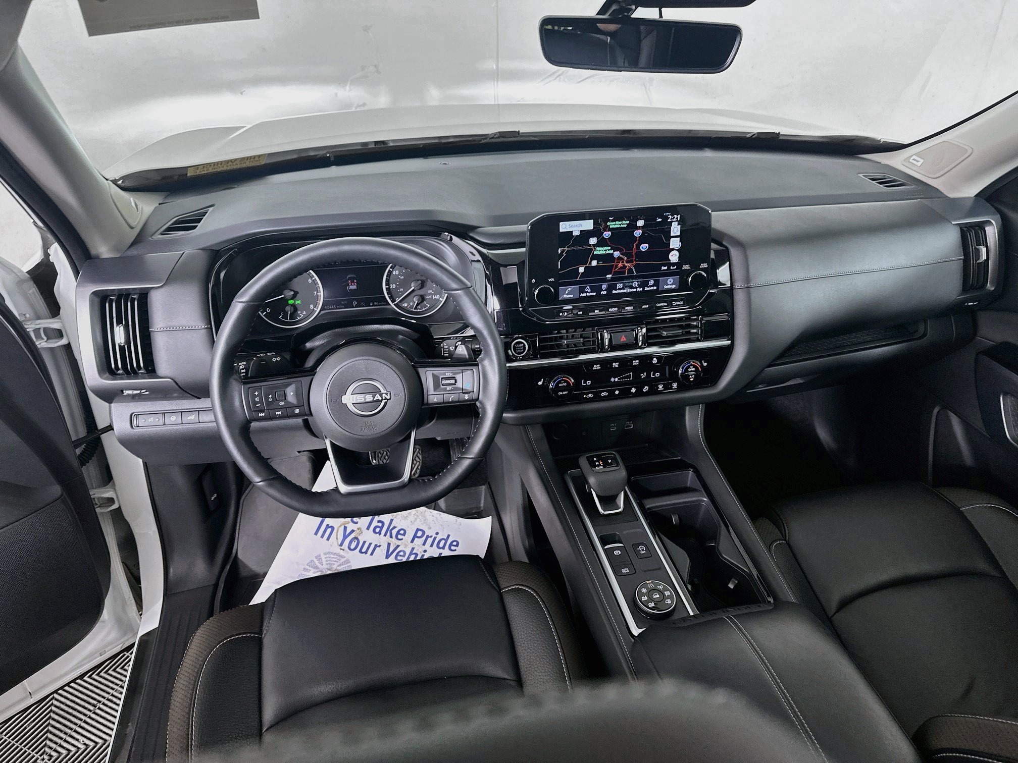 Used 2023 Pearl White Tricoat/Super Black Nissan SL image 24