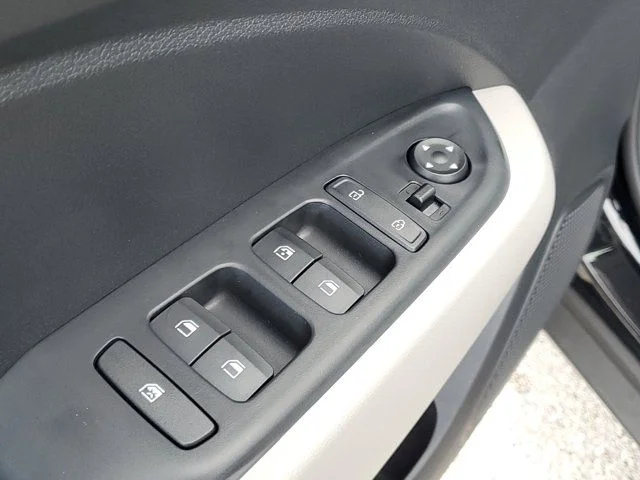 2025 Hyundai Venue SEL - Photo 17
