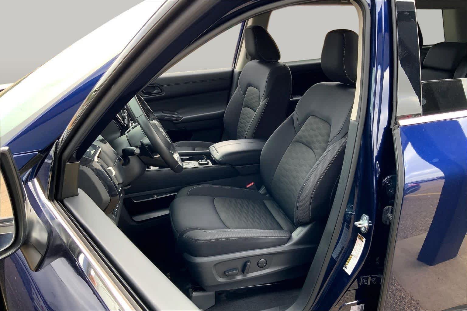 Used 2025 Deep Ocean Blue Pearl Nissan SV image 8
