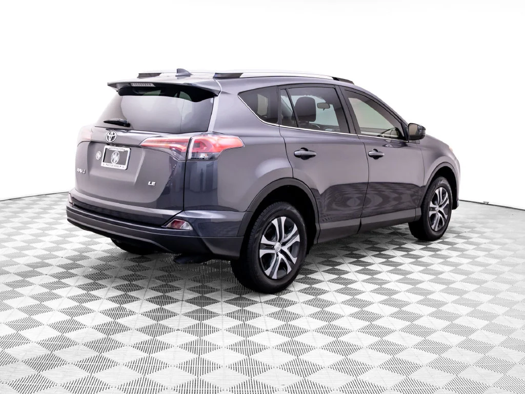 Used 2018 Gray Toyota LE image 7