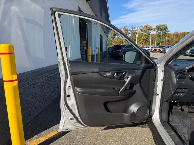 Used 2017 Silver Nissan S image 24