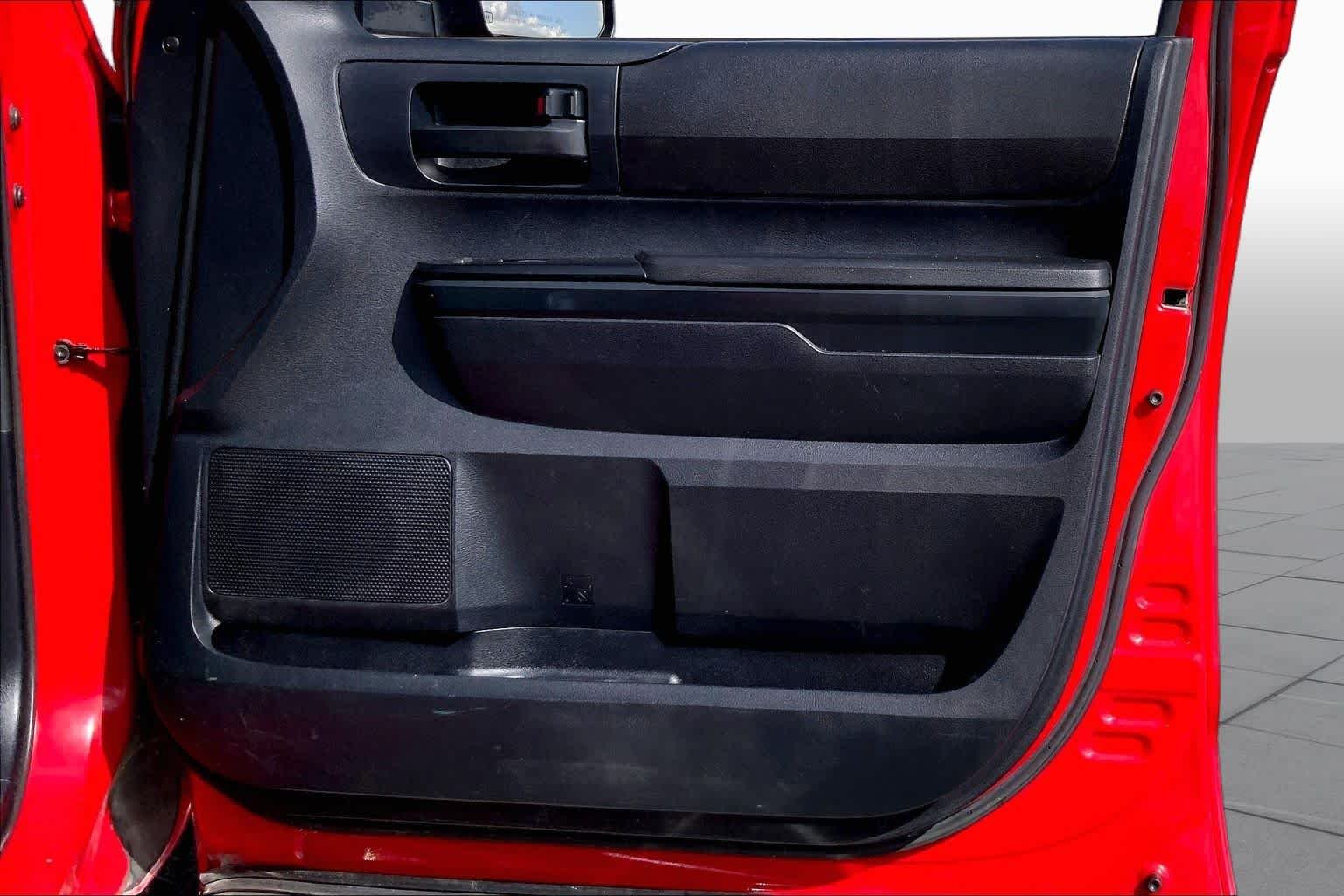 Used 2014 Radiant Red Toyota SR image 22