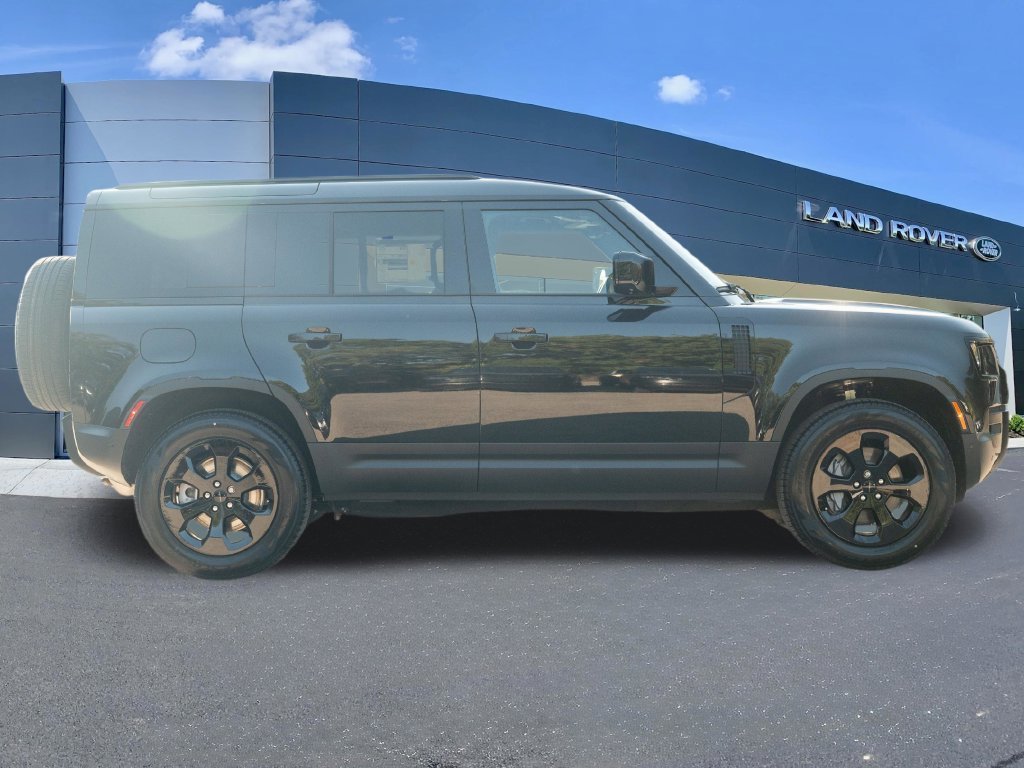 New 2026 Santorini Black Land Rover S image 8