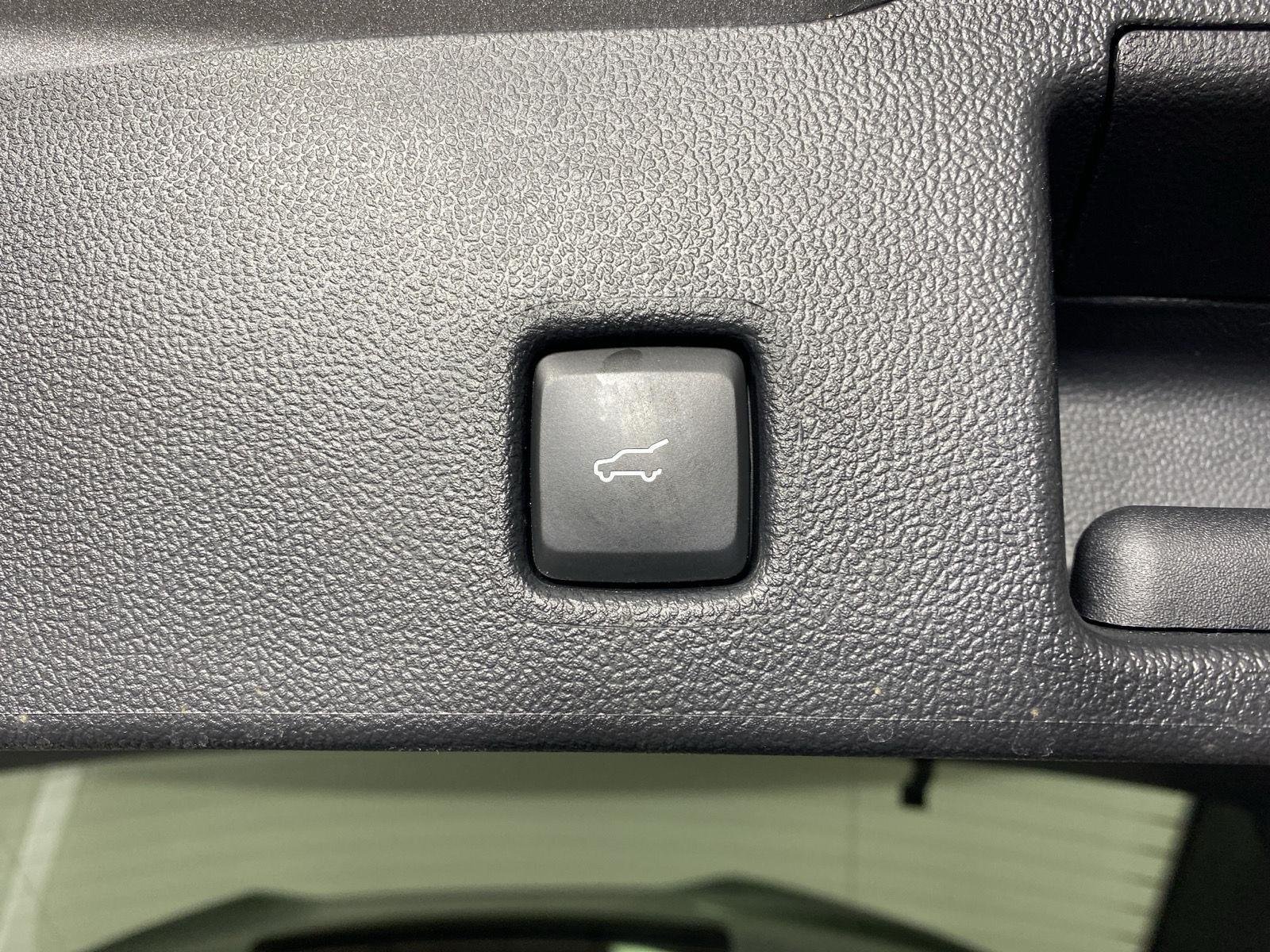 Used 2023 Iconic Silver Ford ST-Line image 27