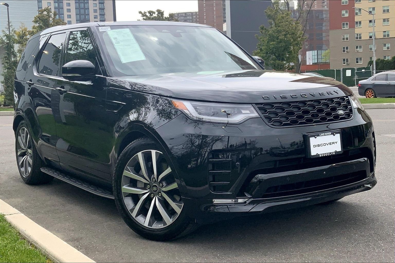 Certified Used 2025 Santorini Black Metallic Land Rover Dynamic SE image 2