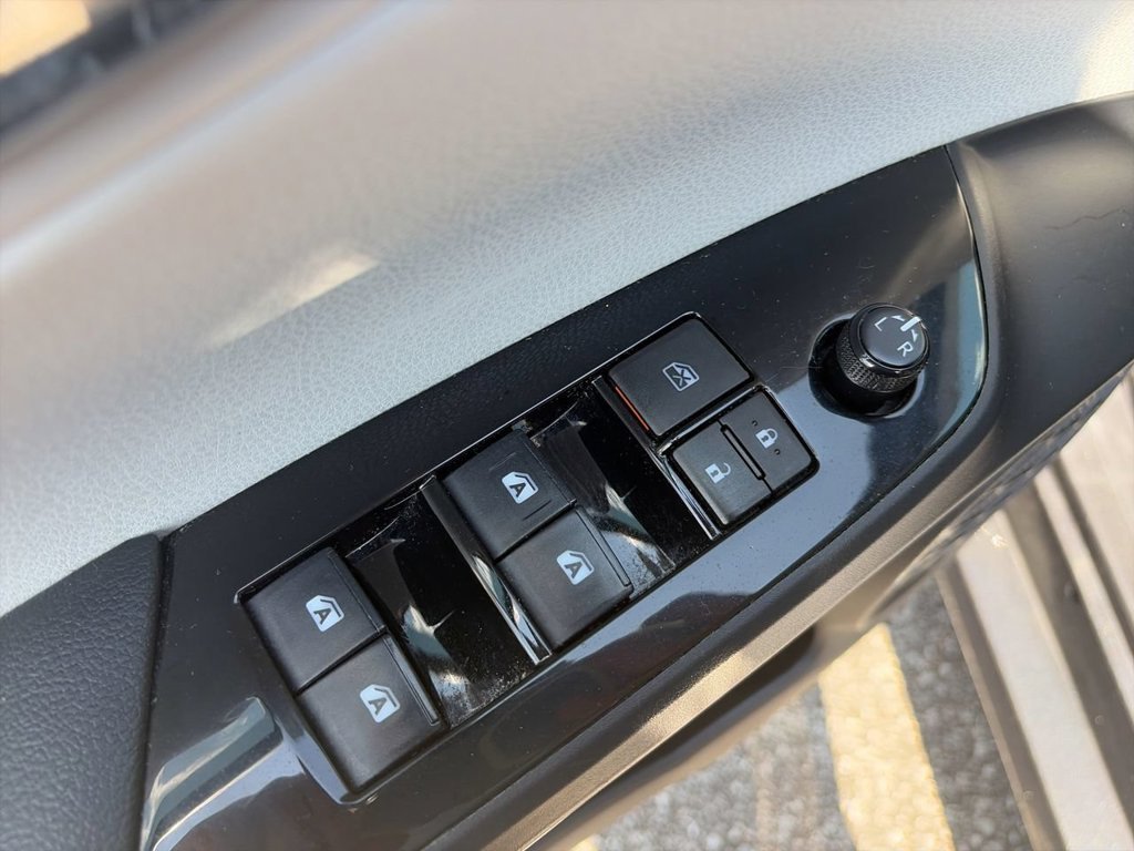 Used 2017  Toyota Two image 14