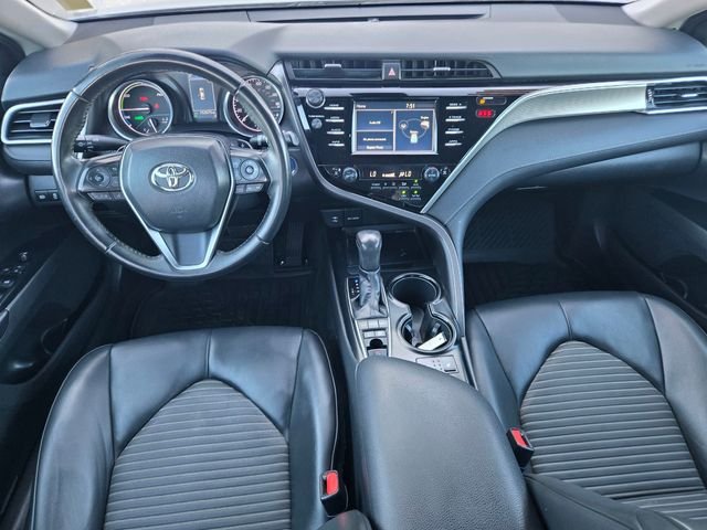 Used 2018 Silver Toyota SE image 9