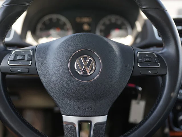 Used 2012 Red Volkswagen SEL image 21