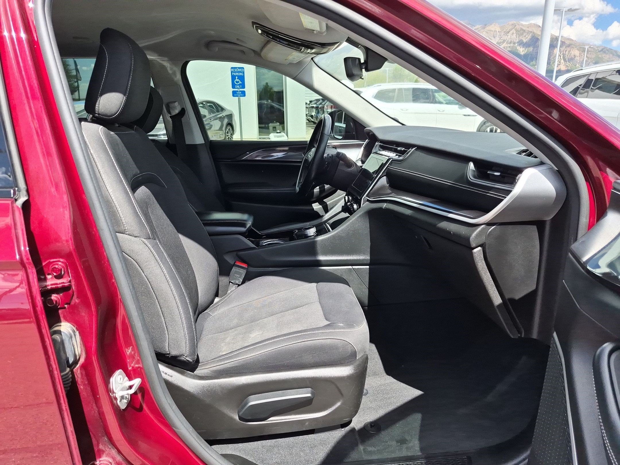 Used 2022 Velvet Red Pearlcoat Jeep Laredo image 29