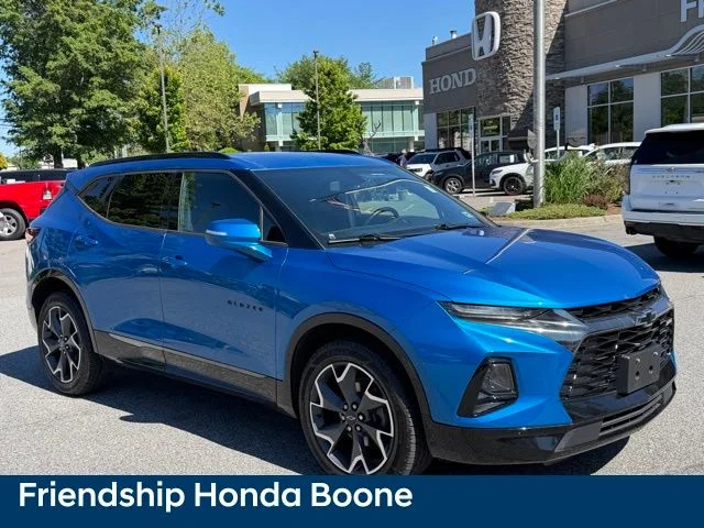 Used 2020 Blue Chevrolet RS image 3