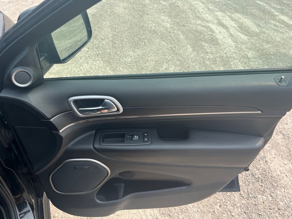 Used 2018 Diamond Black Jeep Overland image 35