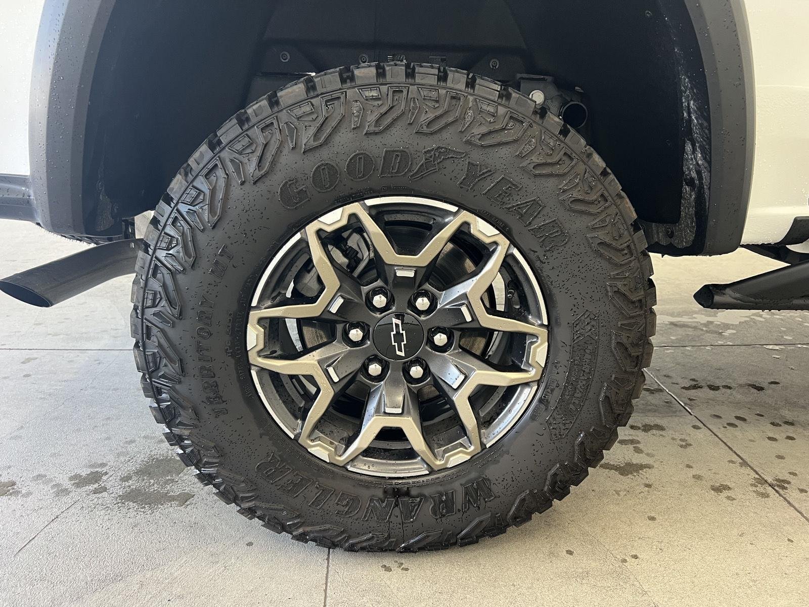 Used 2024 Summit White Chevrolet 4WD ZR2 image 15