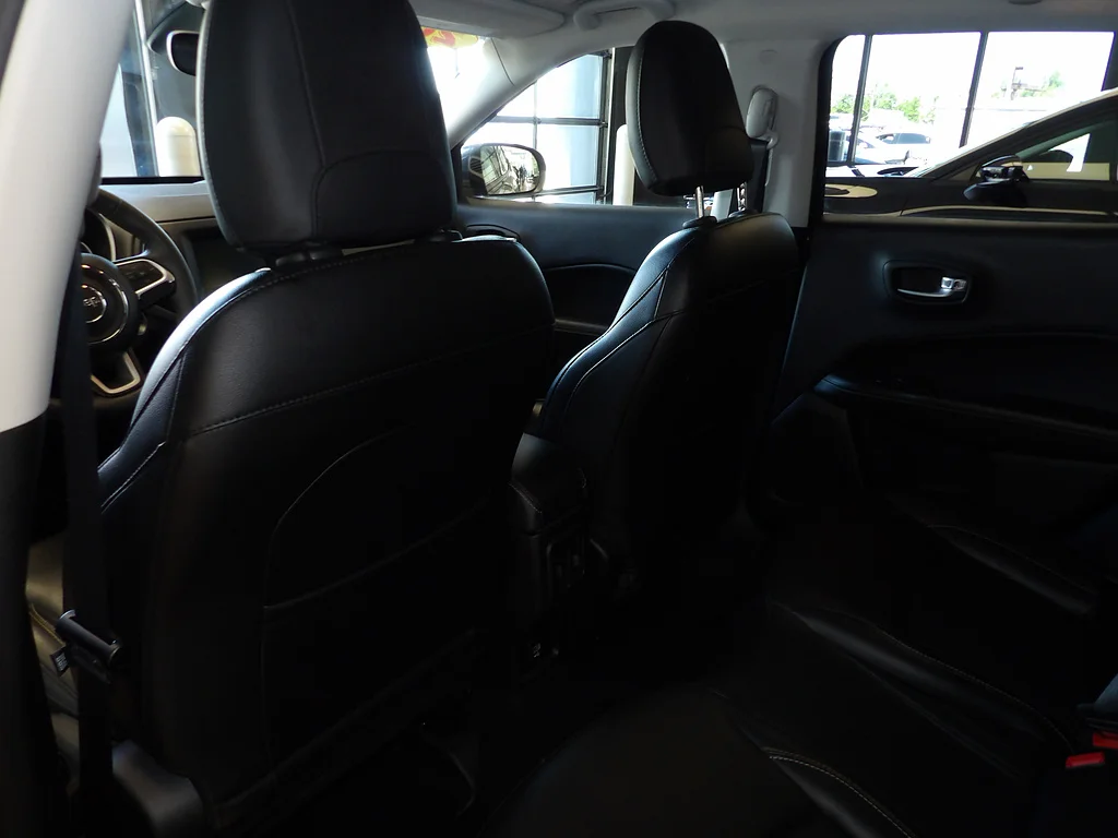 Used 2021 Granite Crystal Metallic Clear Coat Jeep Latitude image 21