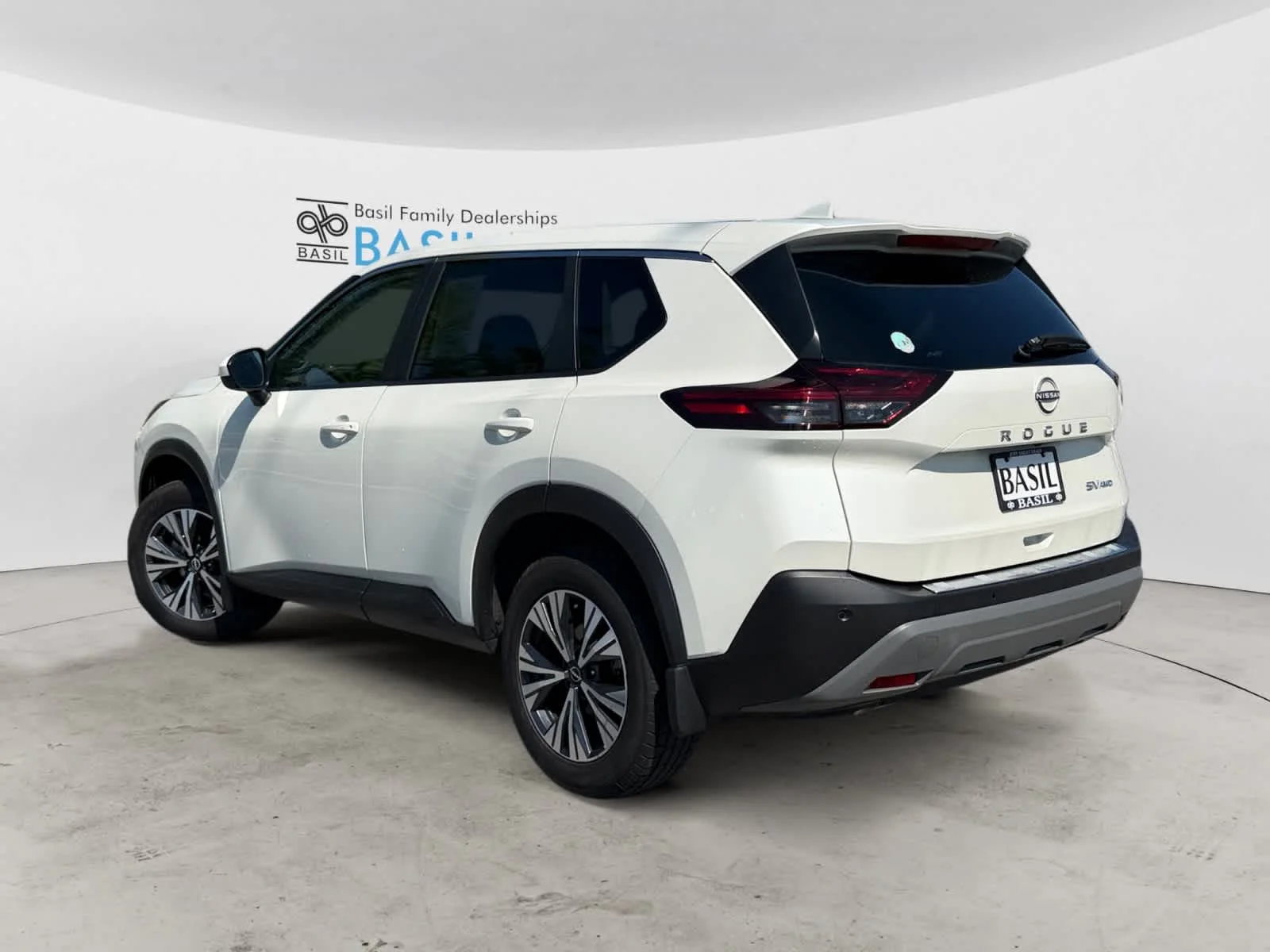 Used 2023 Pearl White Tricoat Nissan SV image 3