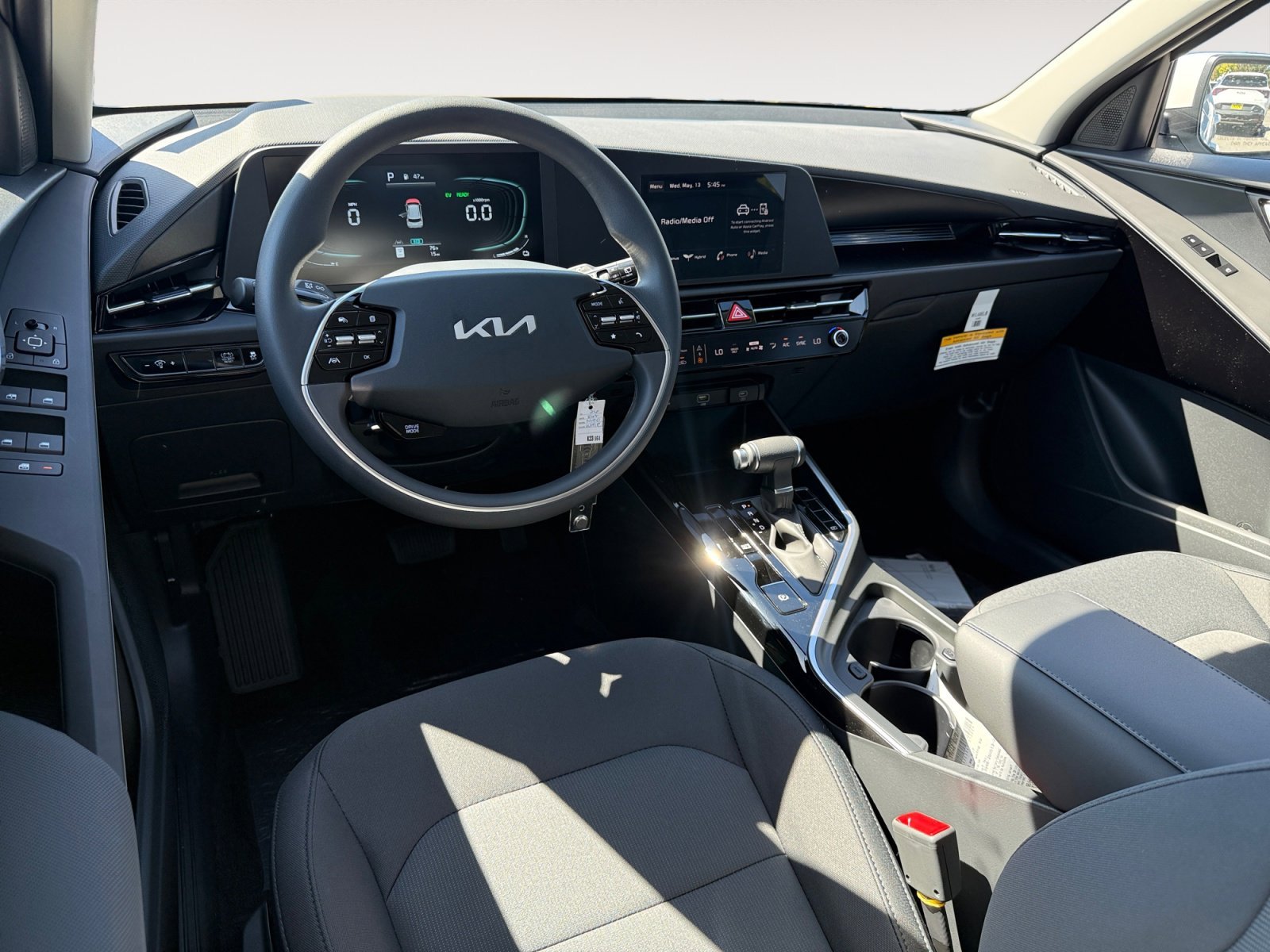 New 2026 Snow White Pearl Kia LX image 15