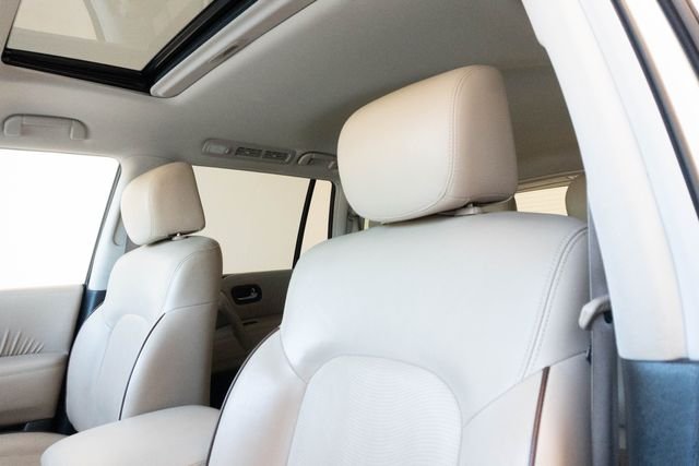 Used 2019 White Nissan Platinum image 23