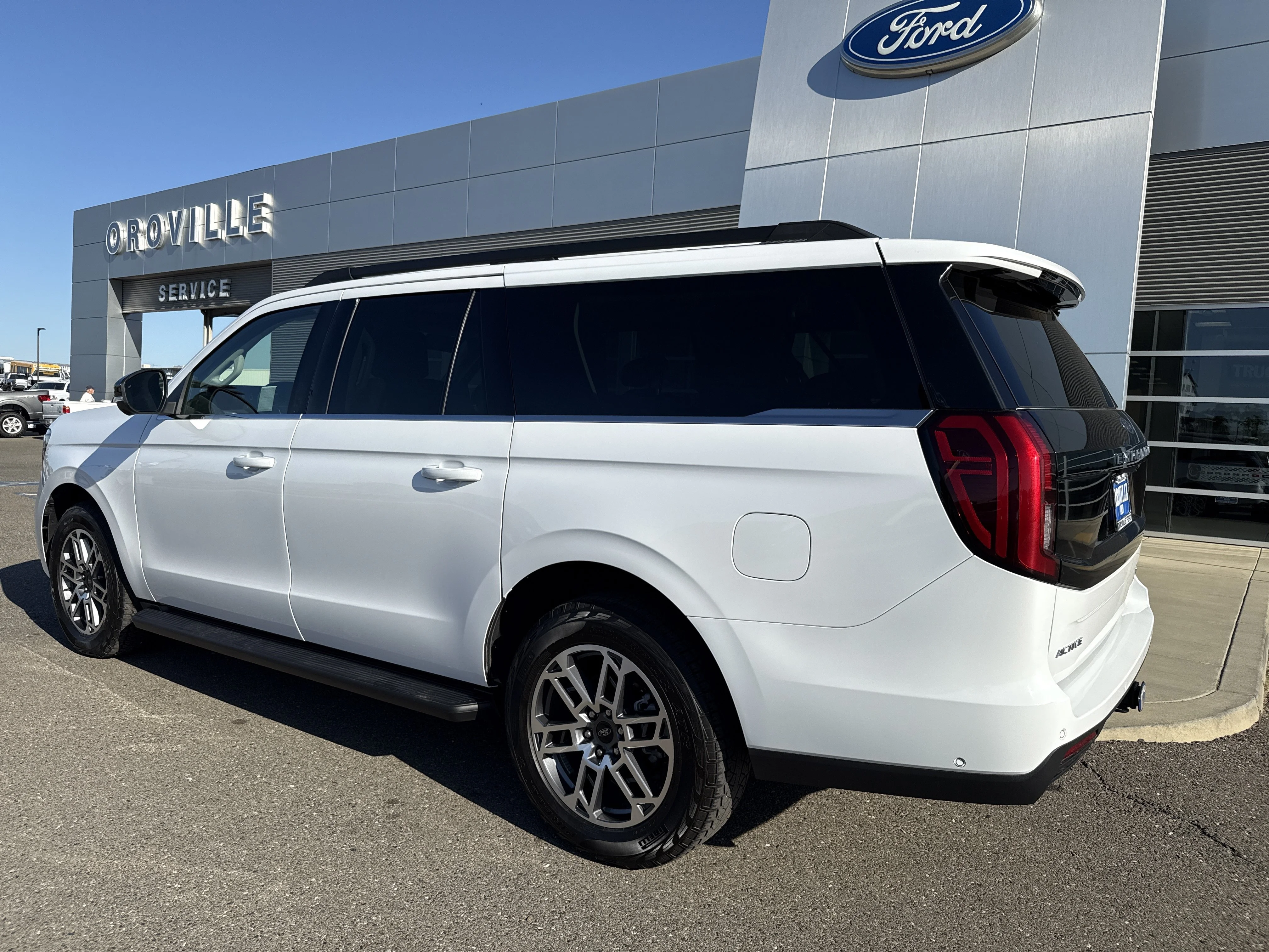 Used 2025 Oxford White Ford Active image 3