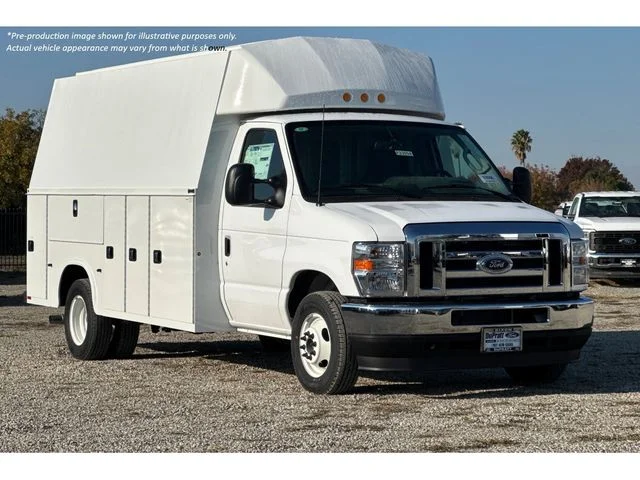 2027 Ford E-Series DRW E-450 Super Duty 158 in WB's photo