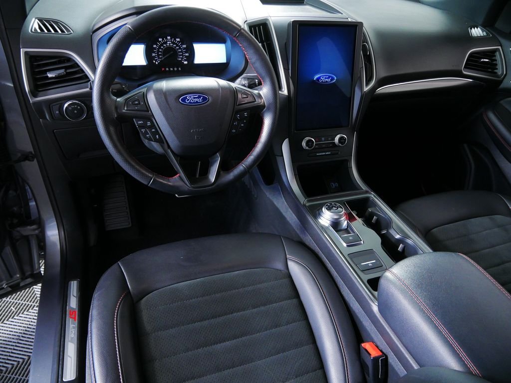 Used 2022 Gray Ford SEL image 2