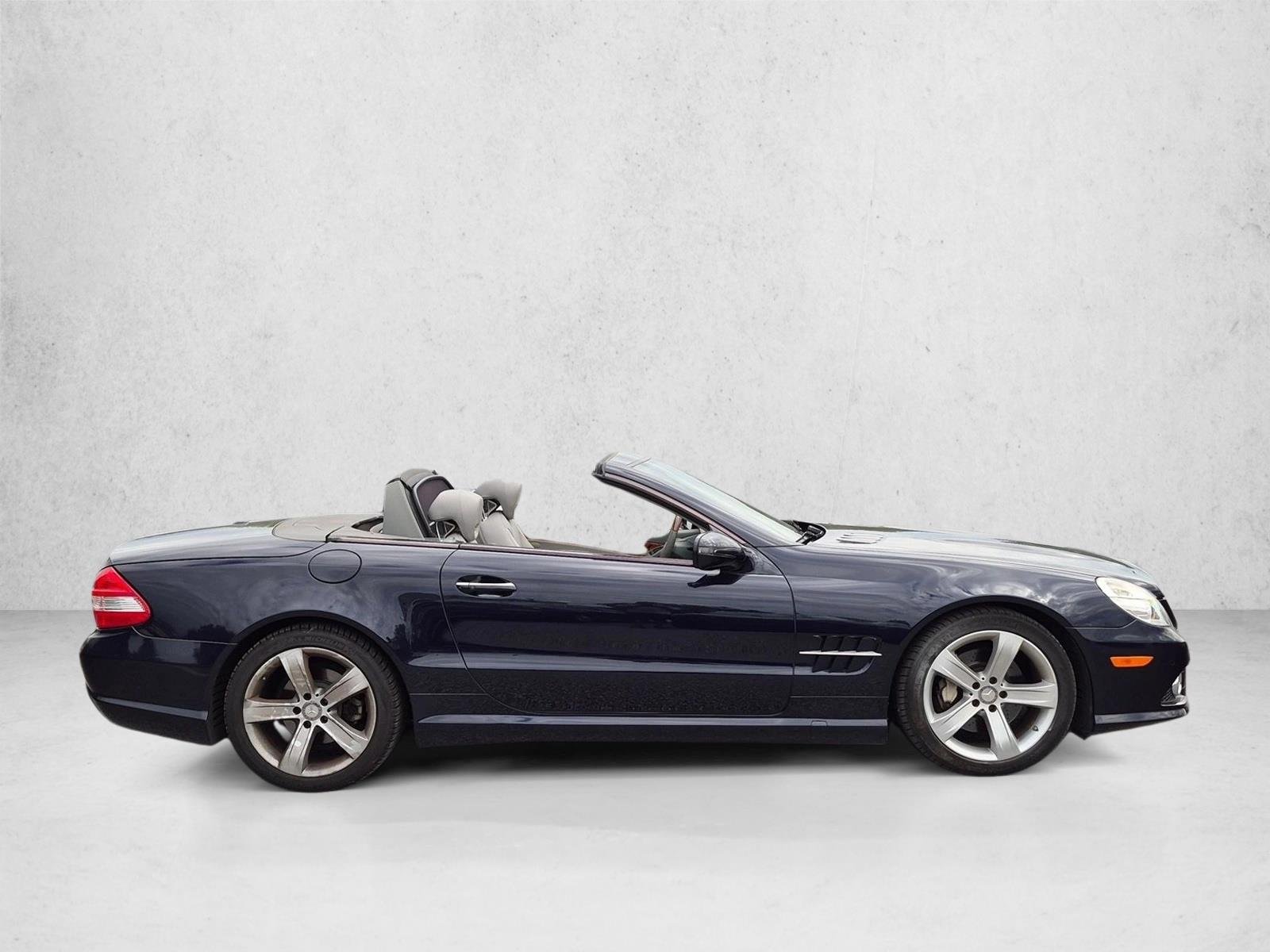 Used 2009 Capri Blue Metallic Mercedes-Benz V8 image 4