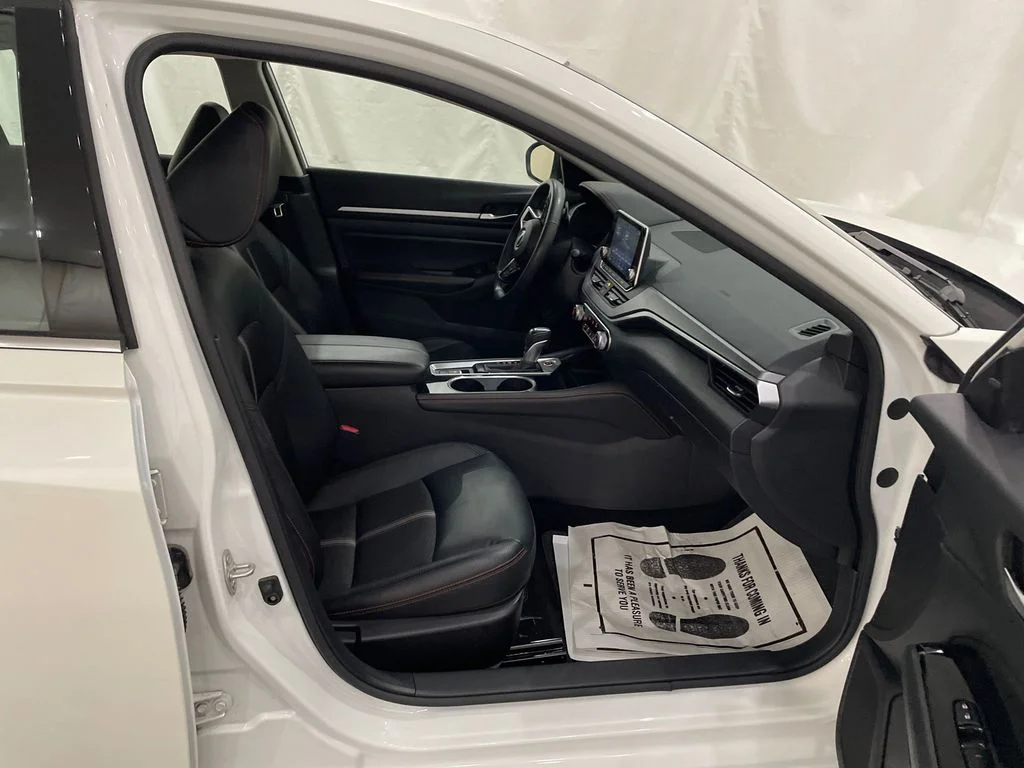 Used 2024 Pearl White Tricoat Nissan 2.5 SR image 22