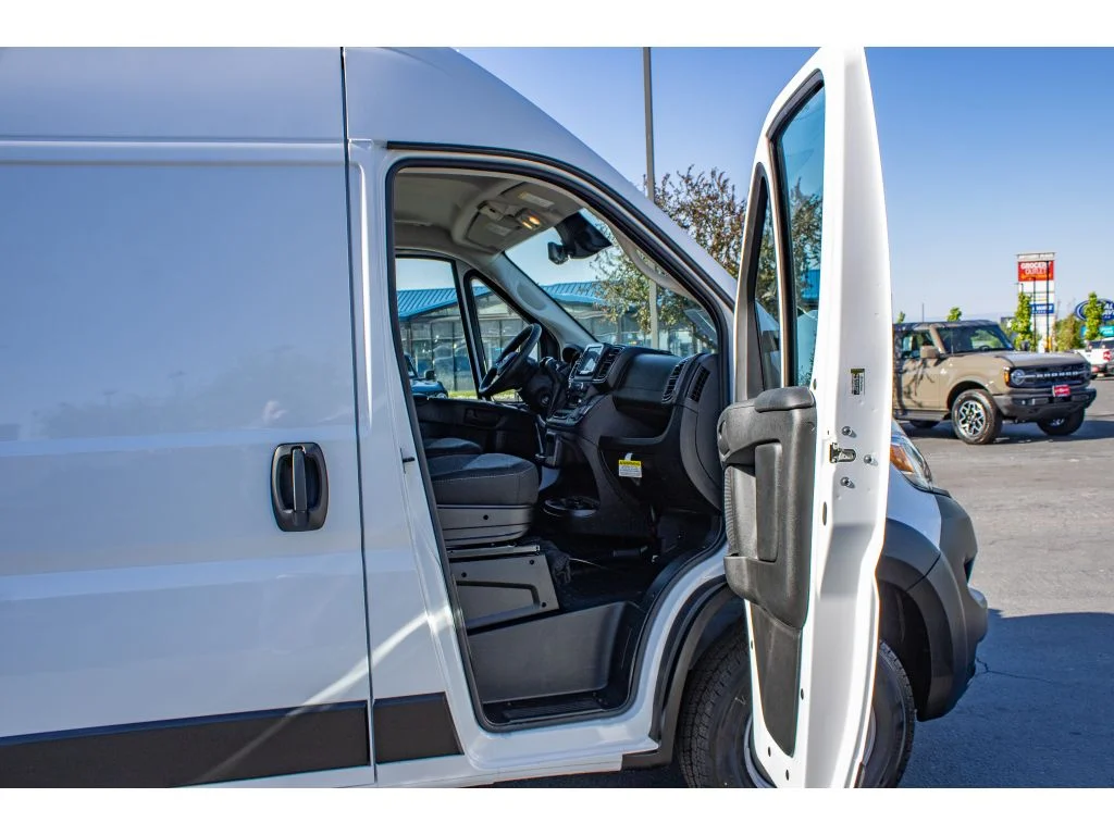 New 2026 Bright White Clearcoat Ram Tradesman image 33