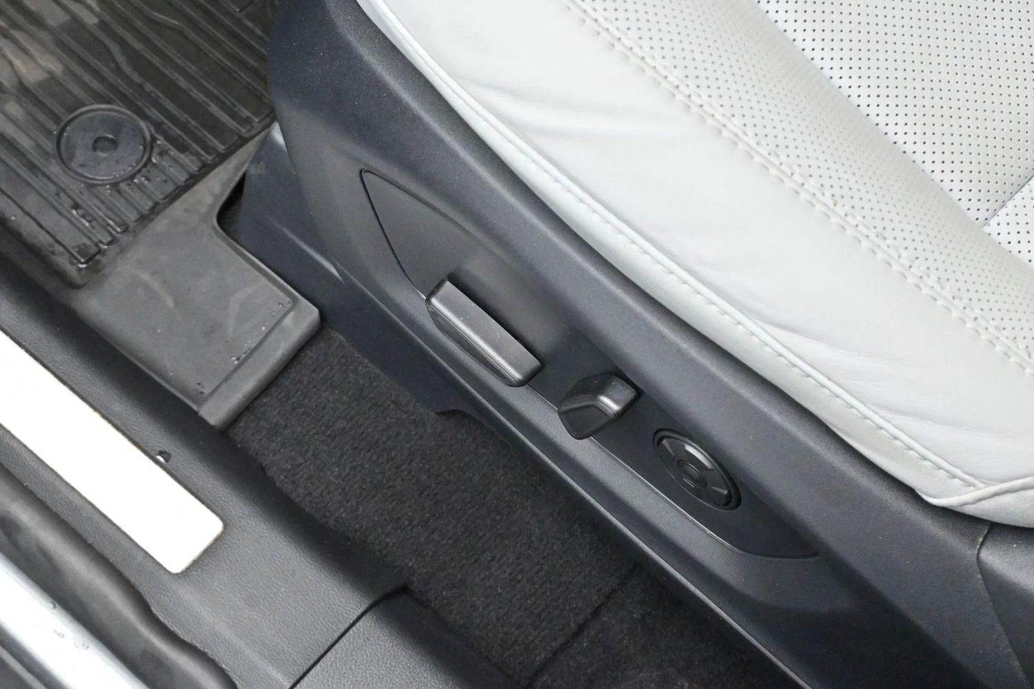Used 2025 Carbonized Gray Ford Platinum image 14