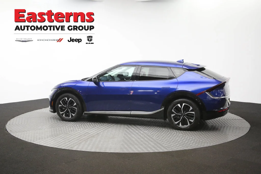 Used 2023 Blue Kia Wind image 63