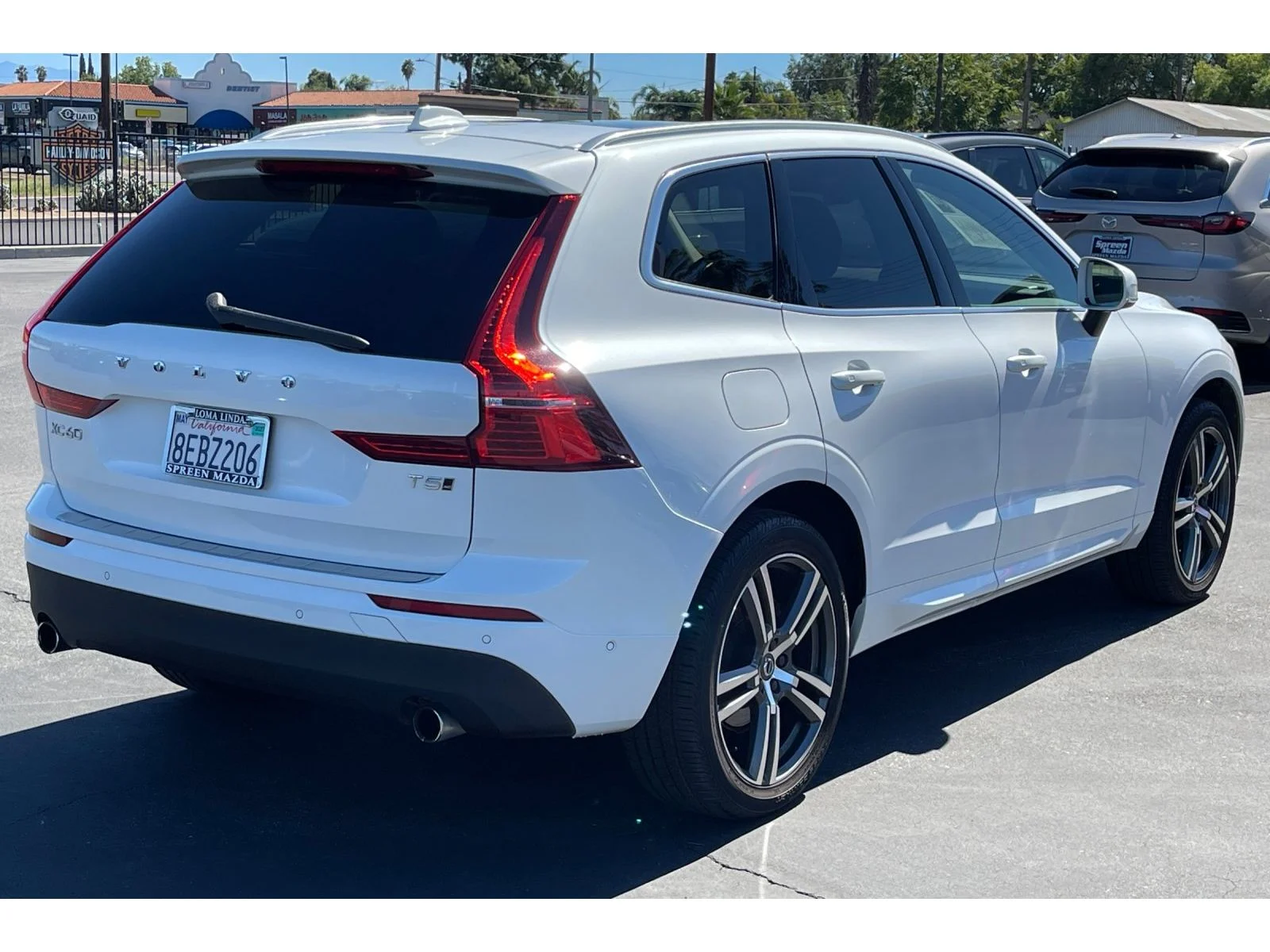 Used 2018 Ice White Volvo Momentum image 7