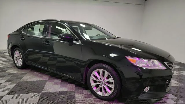 Used 2015 Silver Lexus 350 image 28