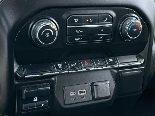 Used 2021 Black Chevrolet Custom image 25