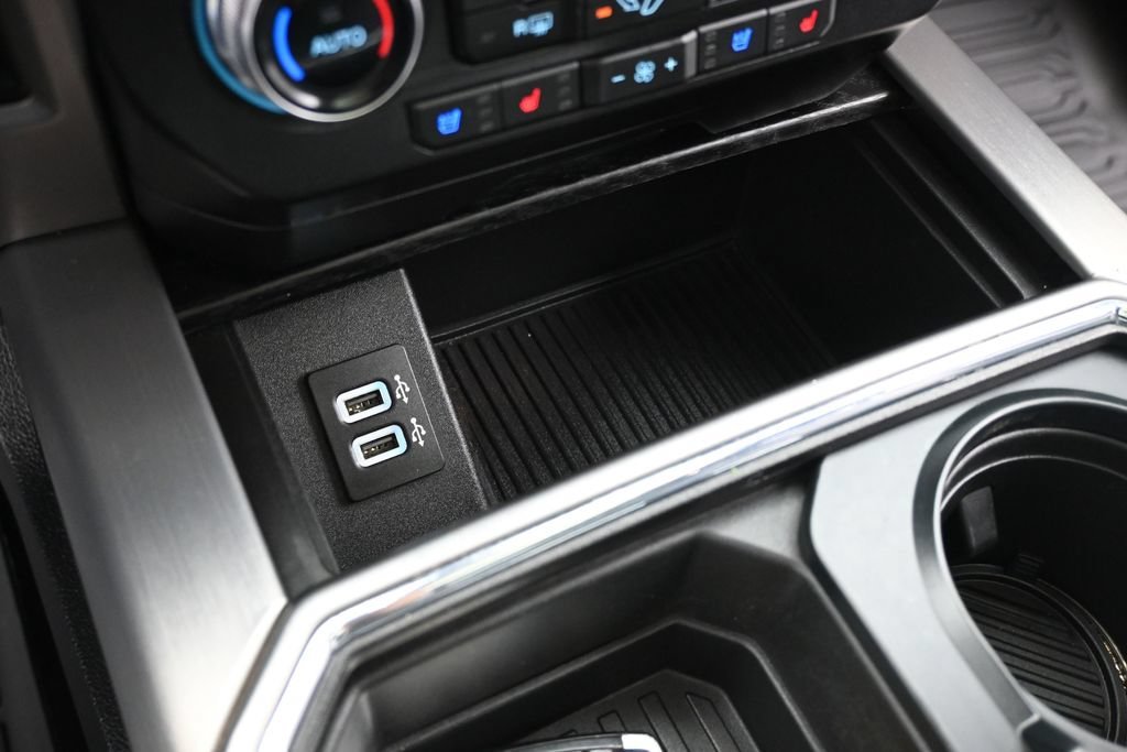 Used 2019 Black Ford Platinum image 18