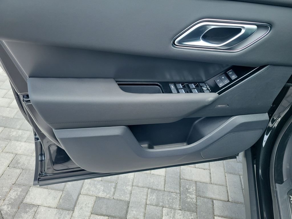 New 2026 Santorini Black Land Rover S image 23