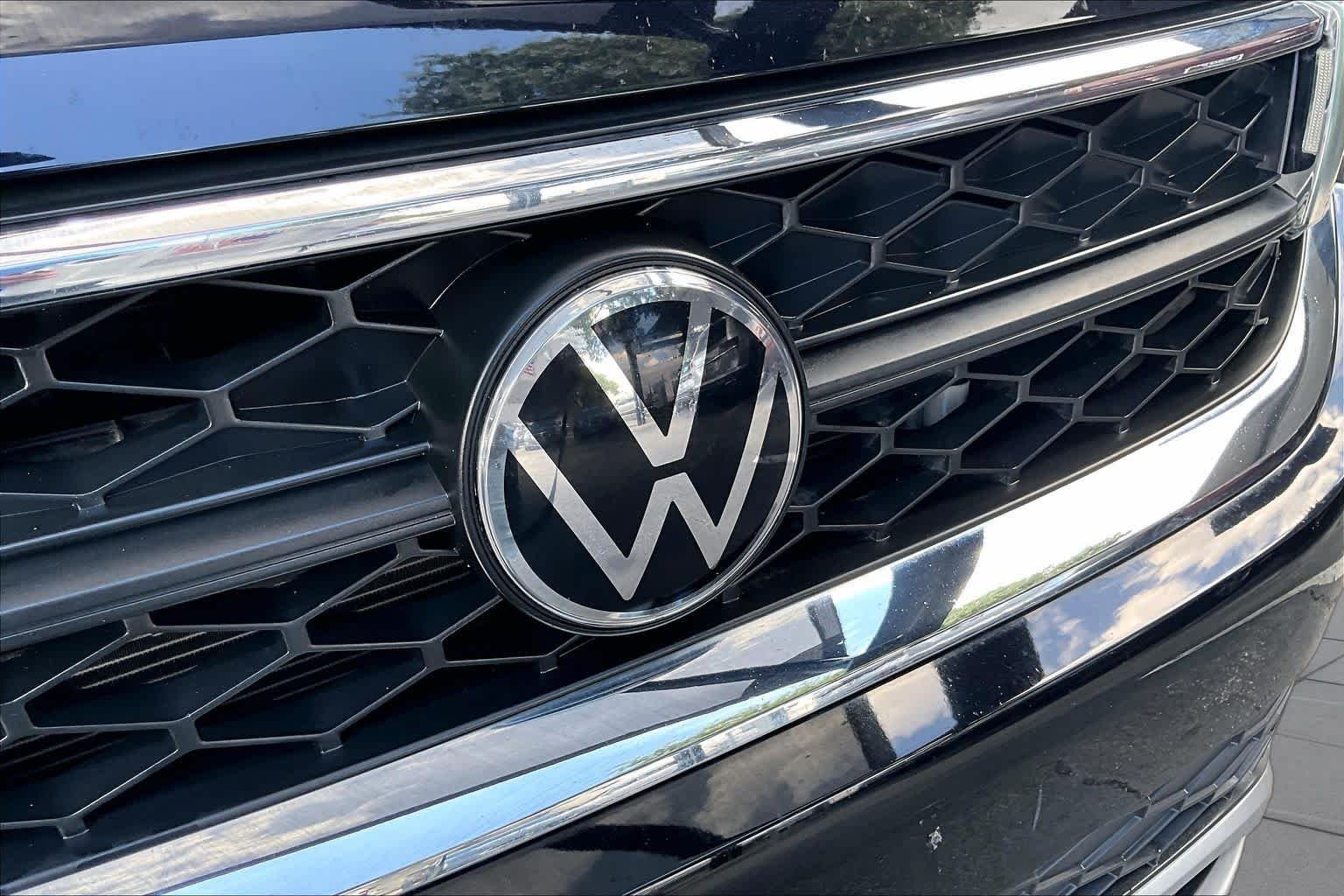 Certified Used 2022 Deep Black Pearl Volkswagen SE image 32