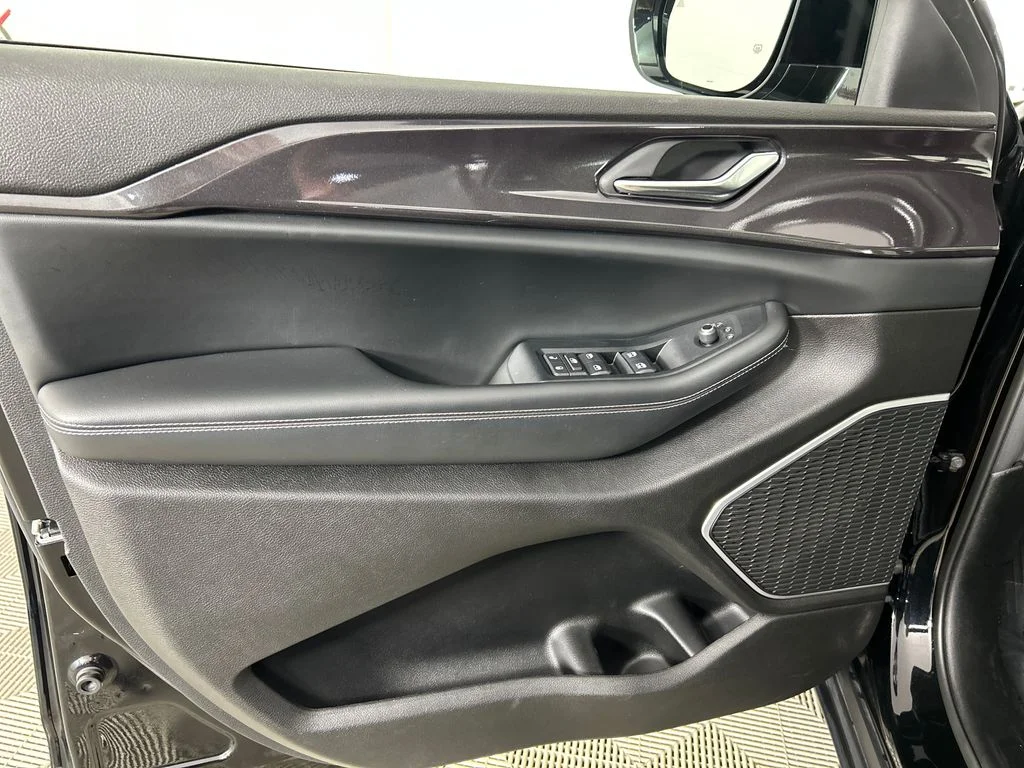 Certified Used 2021 Black Jeep Altitude image 11