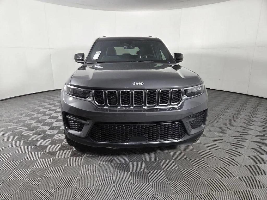 New 2026 Baltic Gray Metallic Clear-Coat Exterior Paint Jeep Laredo image 3