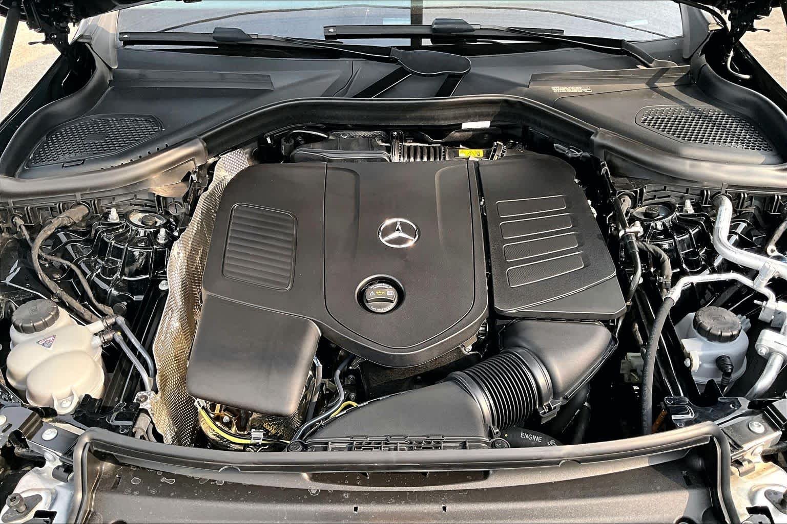 Used 2025 Black Mercedes-Benz GLC 300 image 32