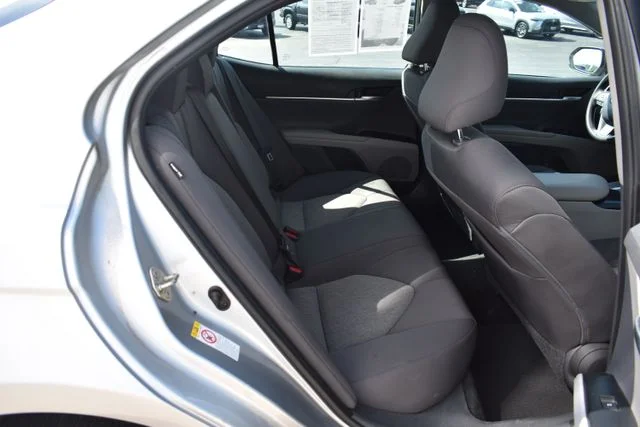 Used 2018 Silver Toyota LE image 15